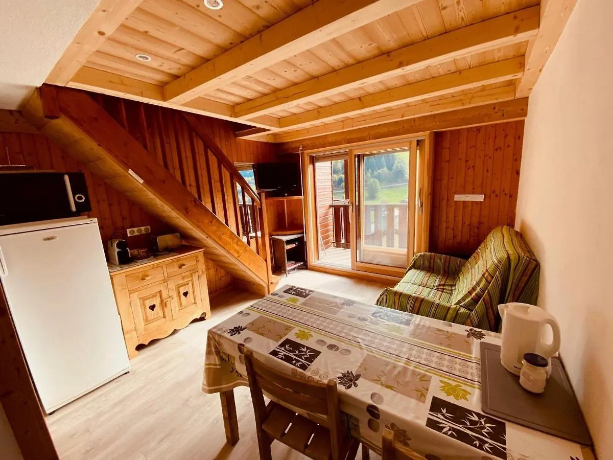 Duplex Au Coeur Du Village Avec Balcon Et Garage A La Clusaz, Proche Des Pistes Et Commodites - Fr-1-459-216